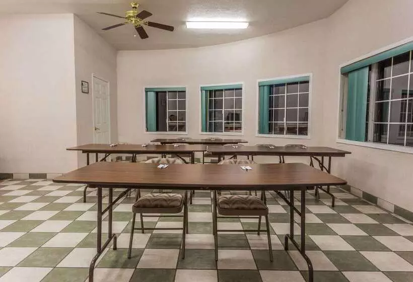 호텔 Travelodge By Wyndham Merced Yosemite