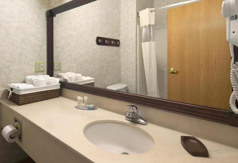 ホテル Travelodge & Suites By Wyndham Fargo/moorhead