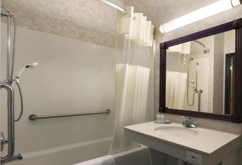 ホテル Travelodge & Suites By Wyndham Fargo/moorhead