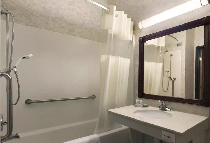 酒店 Travelodge & Suites By Wyndham Fargo/moorhead