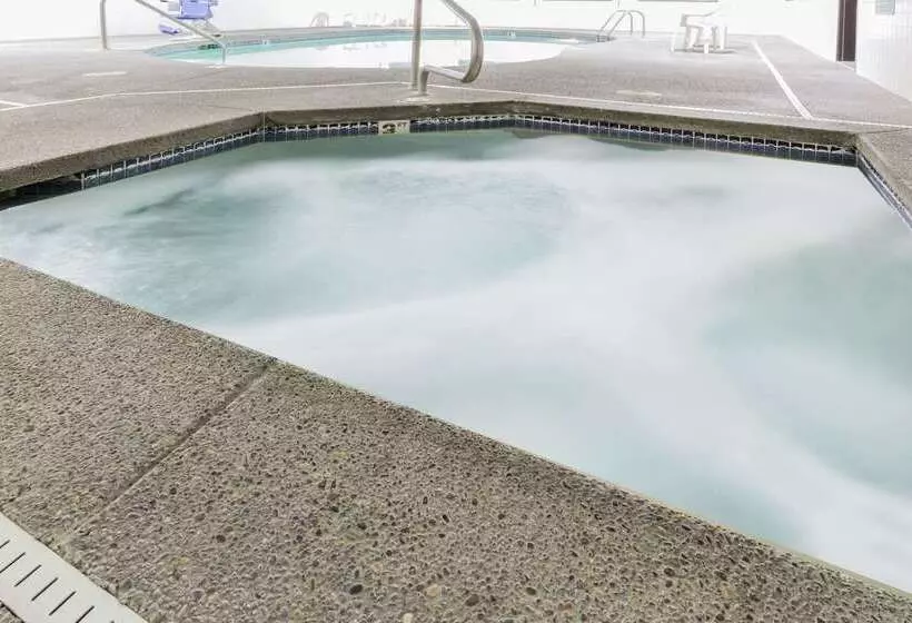 Отель Travelodge By Wyndham, Newberg