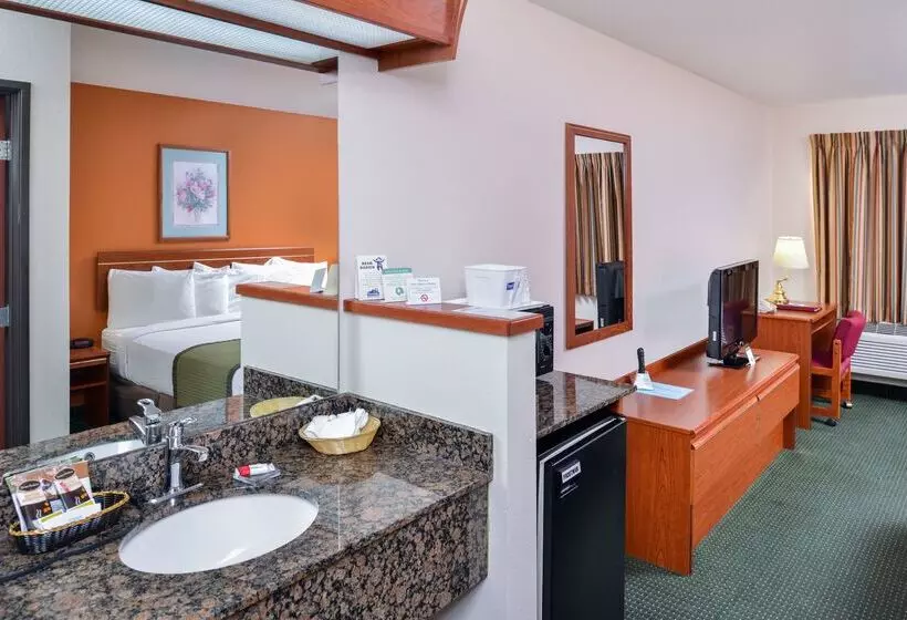 Отель Travelodge By Wyndham, Newberg