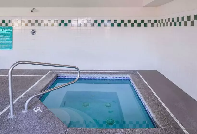 Отель Travelodge By Wyndham, Newberg