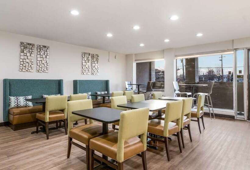 Motel Clarion Pointe East Lansing University Area