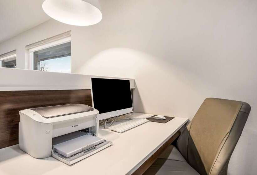 Motel Clarion Pointe East Lansing University Area