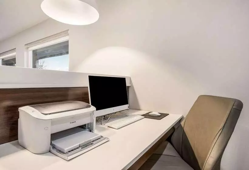 モーテル Clarion Pointe East Lansing University Area