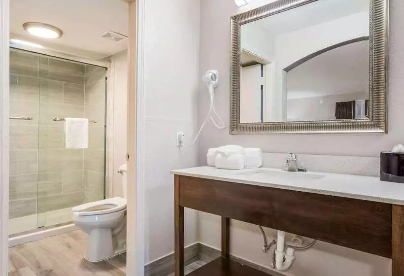 モーテル Clarion Pointe East Lansing University Area