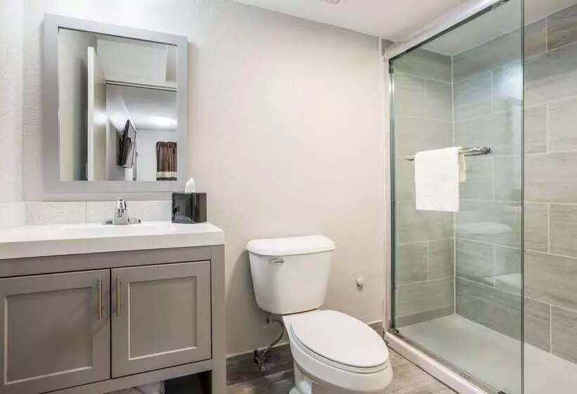 モーテル Clarion Pointe East Lansing University Area