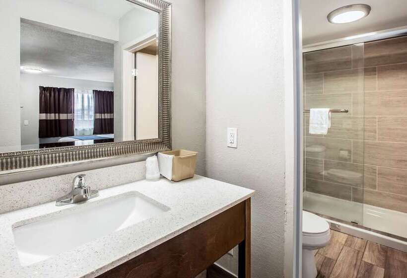 Motel Clarion Pointe East Lansing University Area