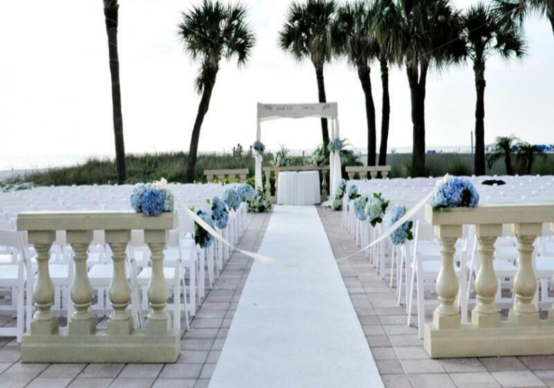 Курорт Island Grand At Tradewinds