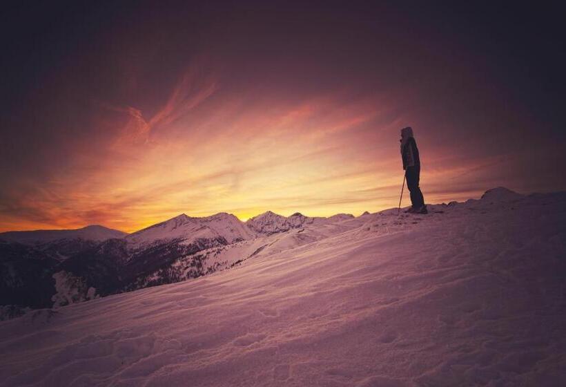 Отель Basekamp Mountain Budget