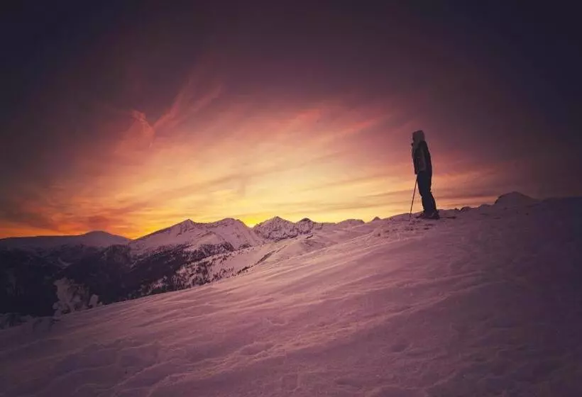 هتل Basekamp Mountain Budget