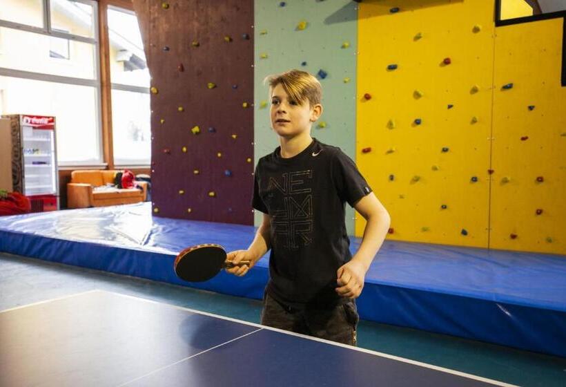 Отель Basekamp Mountain Budget