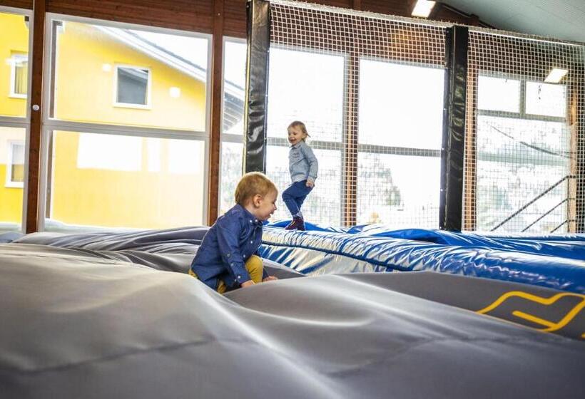 Отель Basekamp Mountain Budget