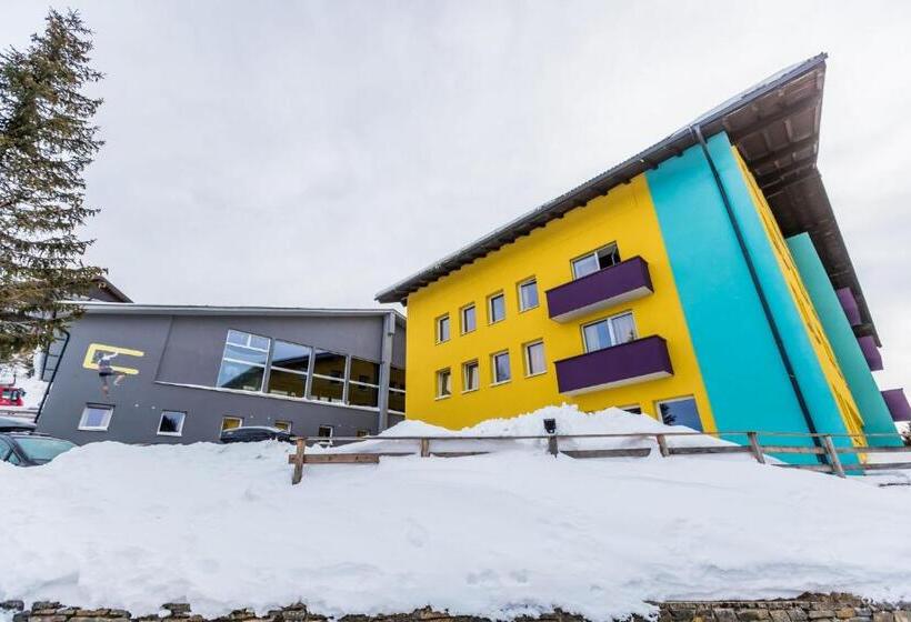 Отель Basekamp Mountain Budget