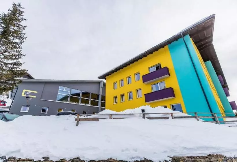 هتل Basekamp Mountain Budget