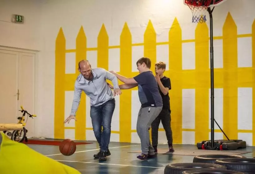 هتل Basekamp Mountain Budget