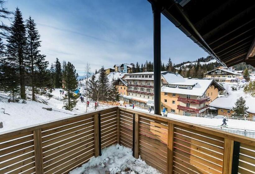 Отель Basekamp Mountain Budget