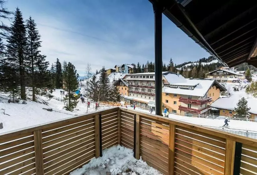 هتل Basekamp Mountain Budget