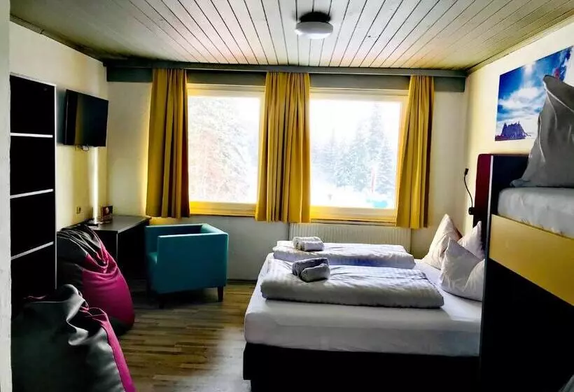 هتل Basekamp Mountain Budget