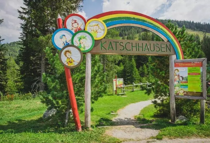 هتل Basekamp Mountain Budget