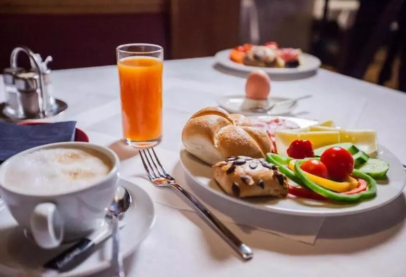 هتل Basekamp Mountain Budget