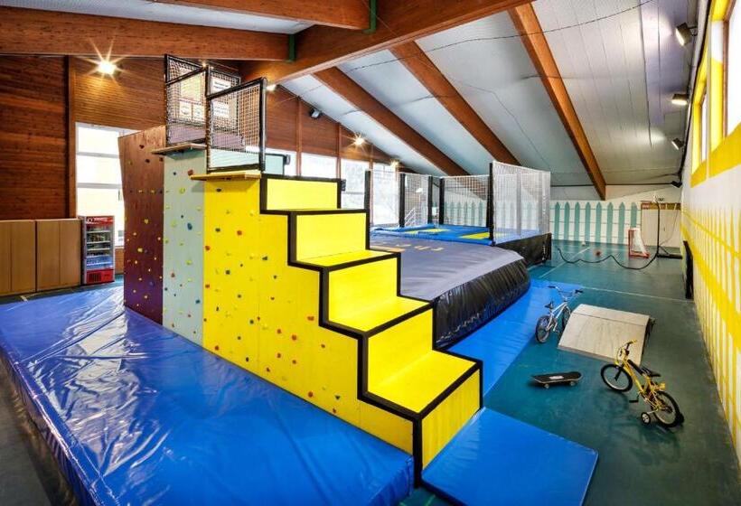 Отель Basekamp Mountain Budget