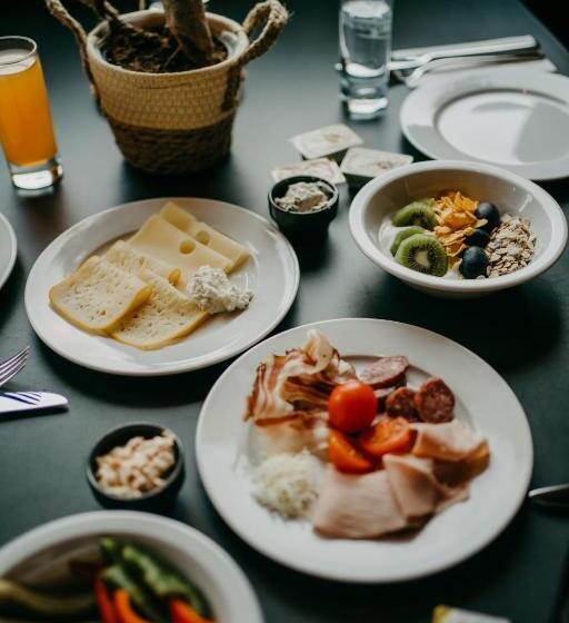 Отель Basekamp Mountain Budget