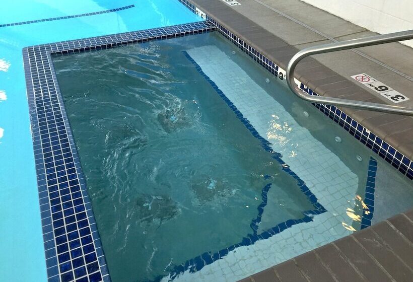 59sw   Fireplace   Dishwasher   Washer/dryer   Sleeps 6