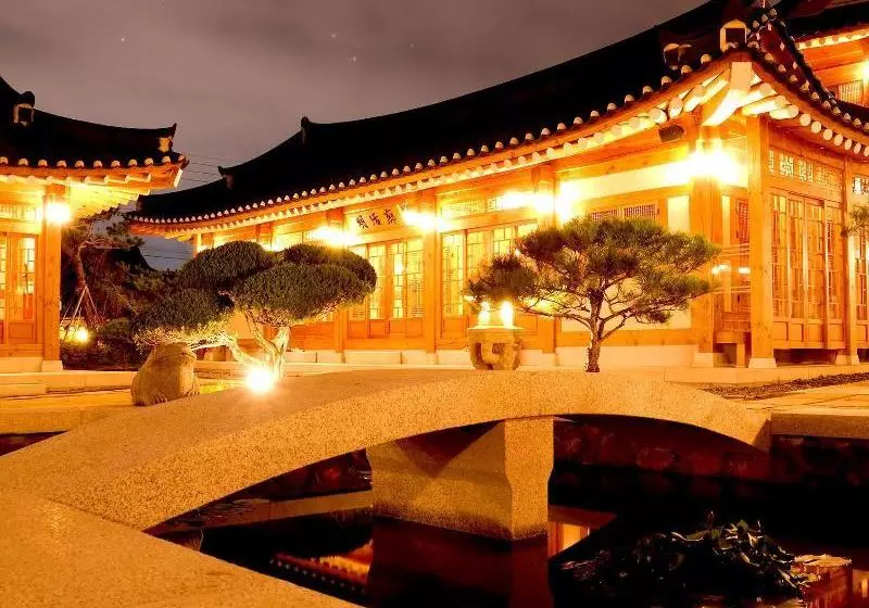 Hotelli Hwangnamkwan Hanok Guesthouse