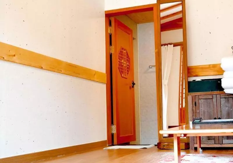 Hotelli Hwangnamkwan Hanok Guesthouse