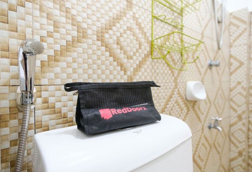 Hotel Reddoorz @ Governors Drive Coron