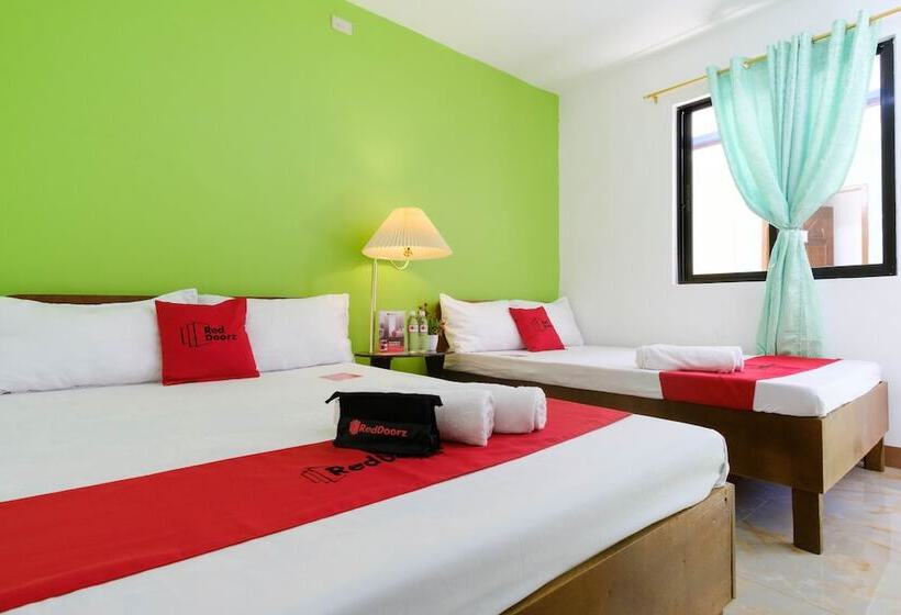 Hotel Reddoorz @ Governors Drive Coron
