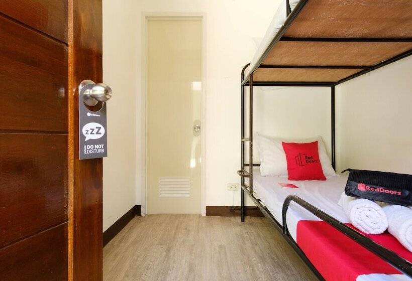 Hotel Reddoorz @ Governors Drive Coron