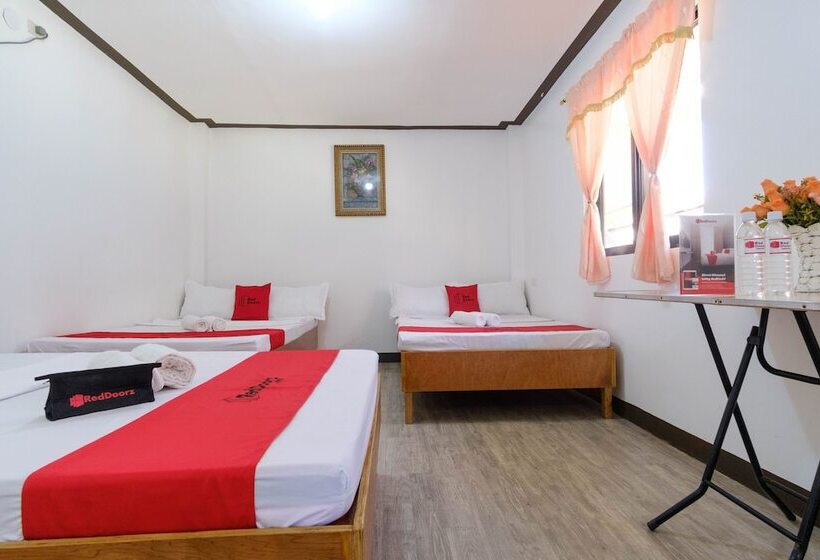 Hotel Reddoorz @ Governors Drive Coron