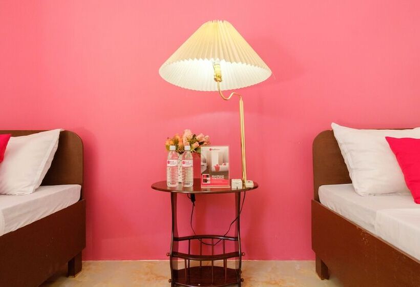 Hotel Reddoorz @ Governors Drive Coron