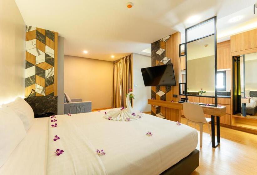 هتل Sky Wave Patong