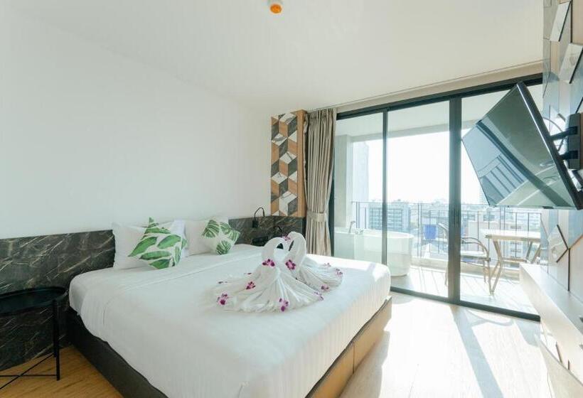 هتل Sky Wave Patong