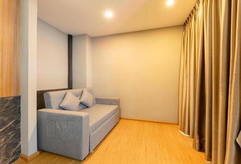 هتل Sky Wave Patong