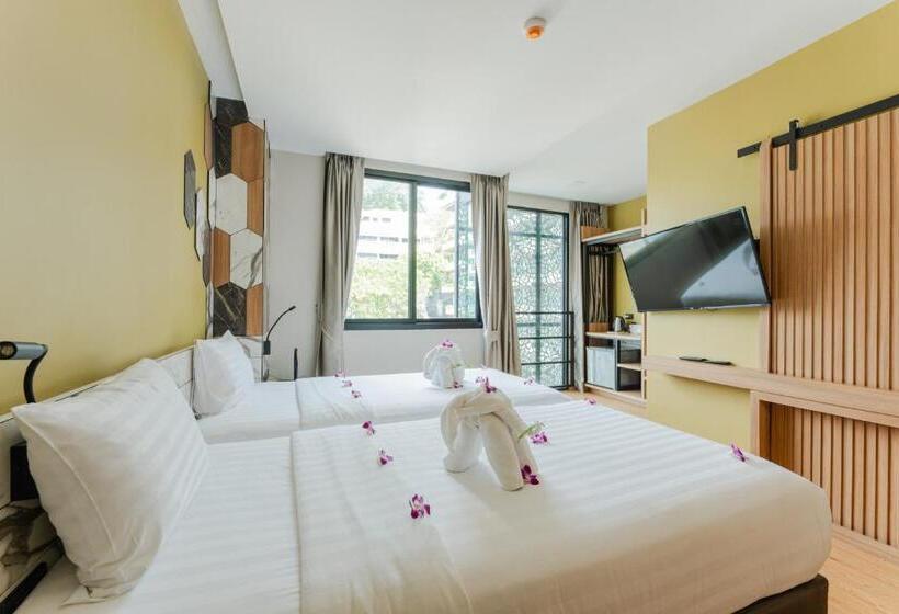 هتل Sky Wave Patong