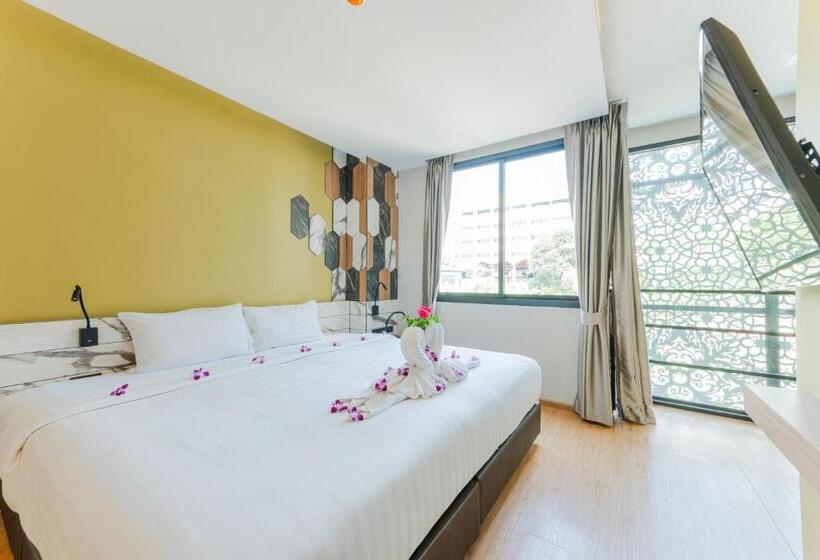 هتل Sky Wave Patong