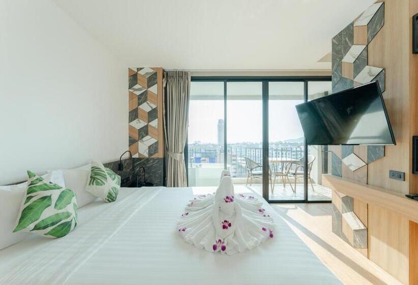 هتل Sky Wave Patong