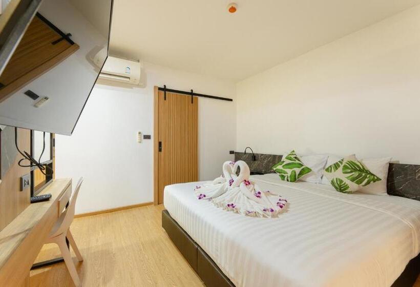 هتل Sky Wave Patong