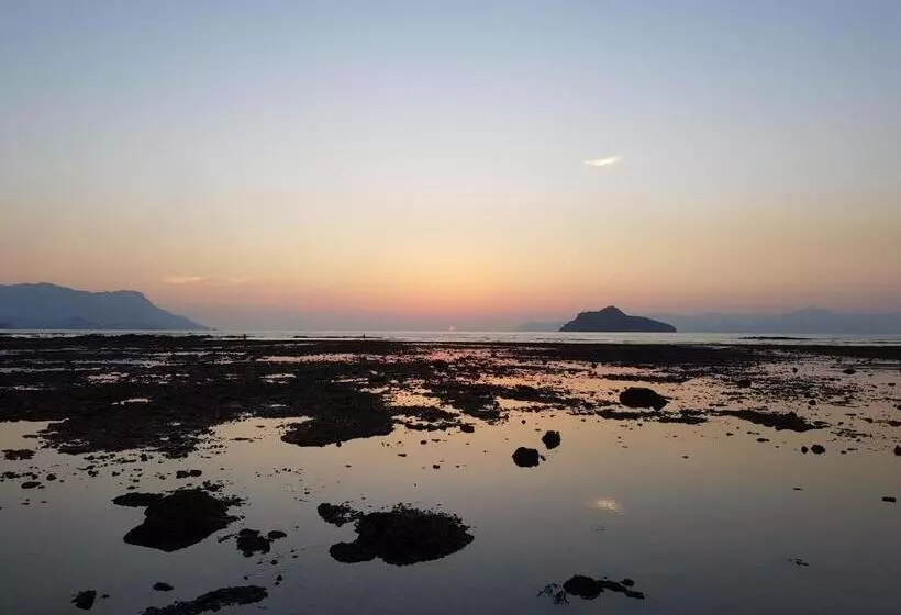 ホテル Sunset Bay Cottage