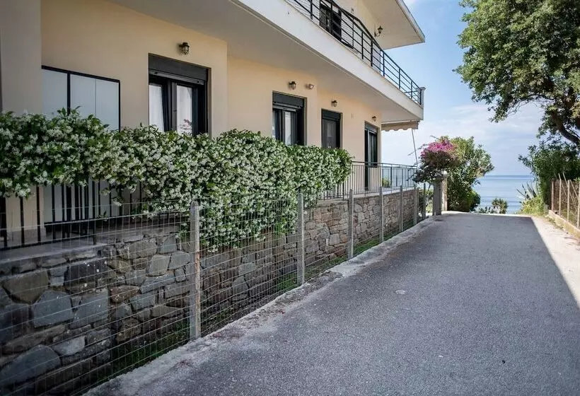 Oikia Eleanthi Beachfront Garden Home!