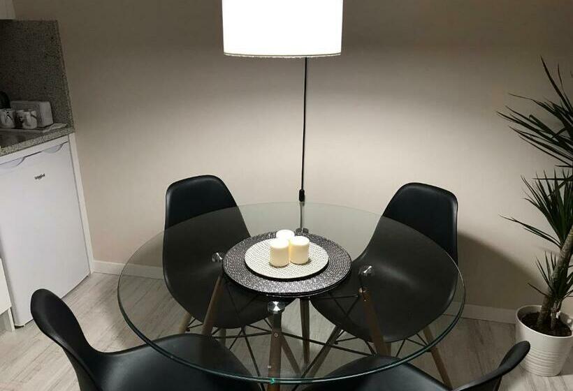 Port Bidassoa   T2 Coquet, Parking, Lit Xxl, Wifi, Près De La Gare