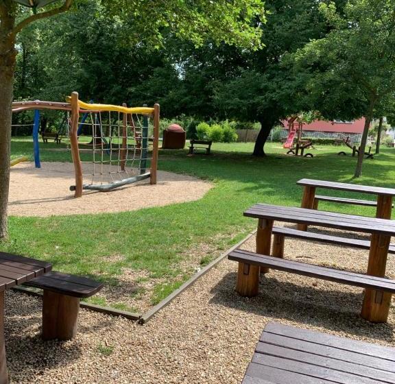 פנסיון Penzion & Restaurace U Vily