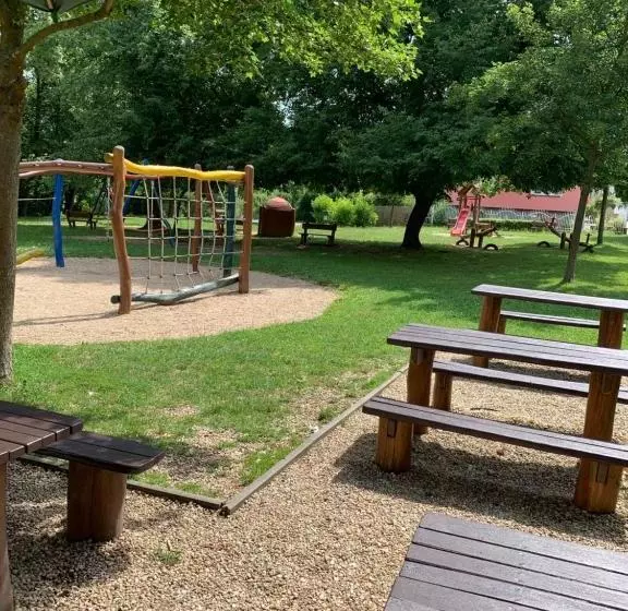 Majatalo Penzion & Restaurace U Vily