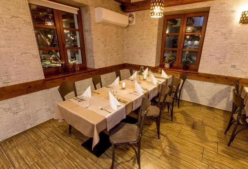 Majatalo Restaurace A Penzion Bludoveček