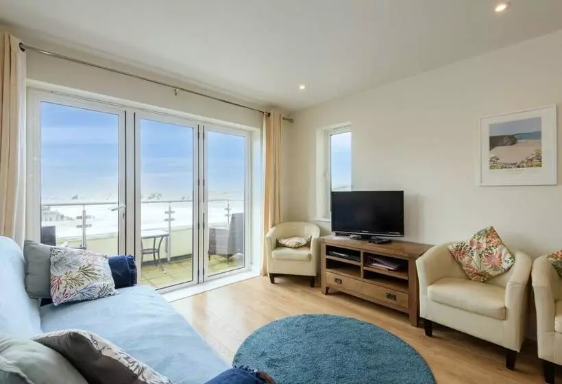The Beach House & Porth  Sands Apartments